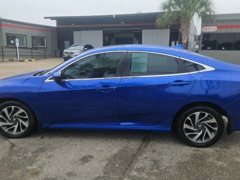 Used 2018 Honda Civic EX image 3