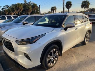 Used 2022 Toyota Highlander XLE video 1