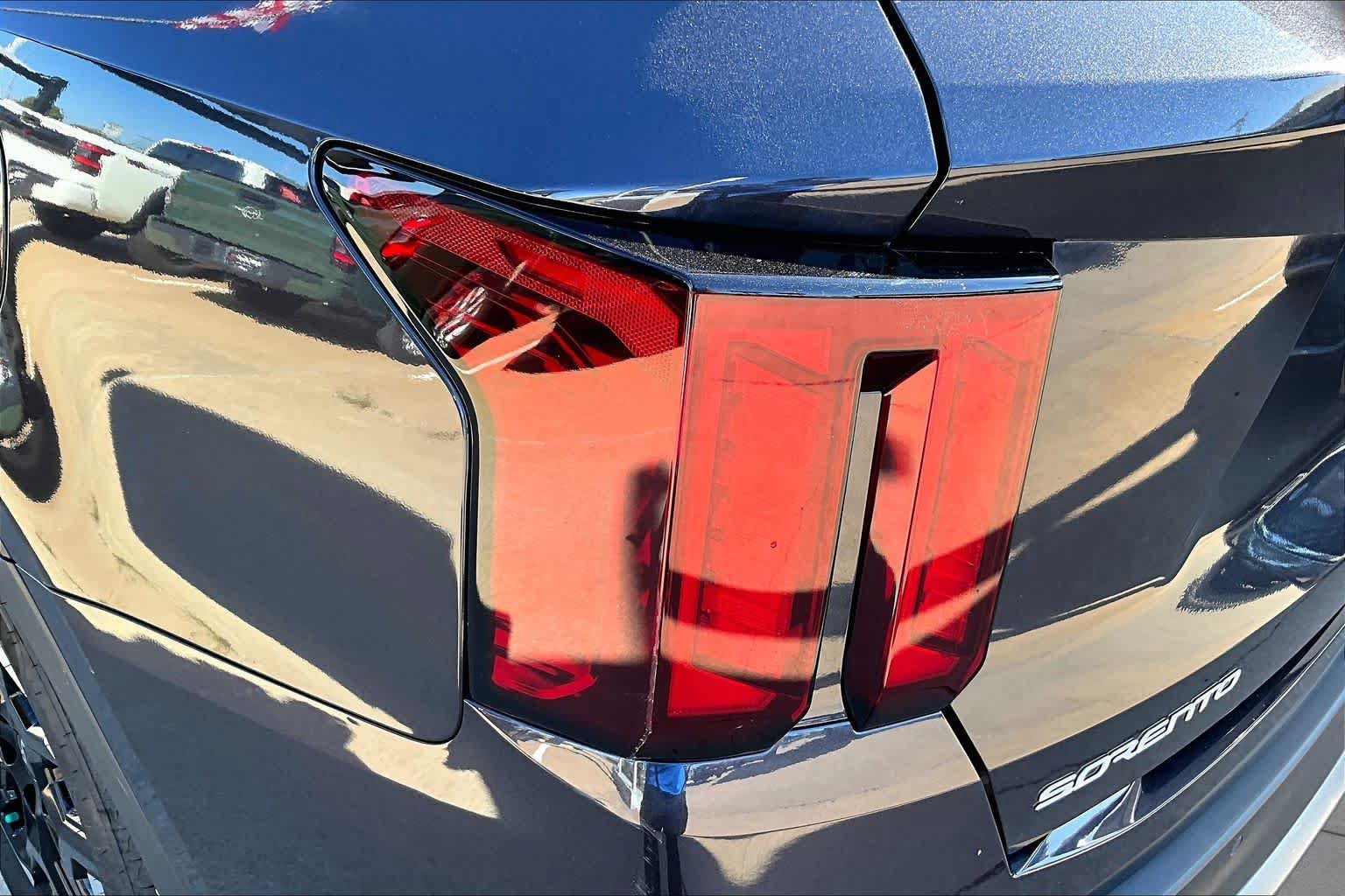 Used 2025 Kia Sorento S FWD image 26