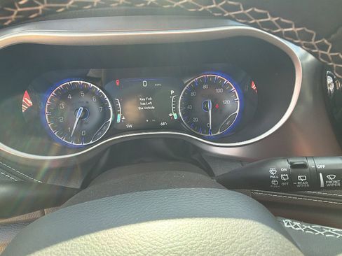 New 2026 Chrysler Pacifica Select image 23