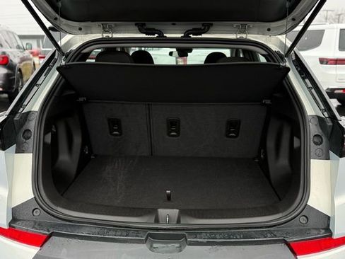 Used 2023 Chevrolet Bolt EUV LT w/ Comfort Package image 31