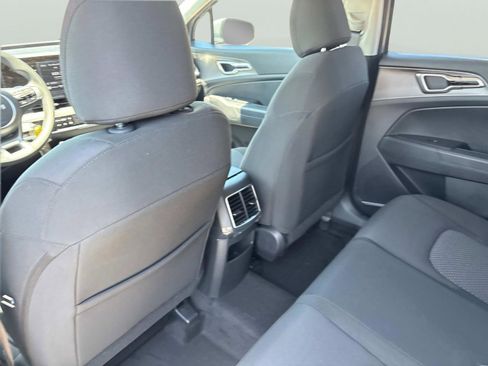 New 2025 Kia Sportage LX image 16