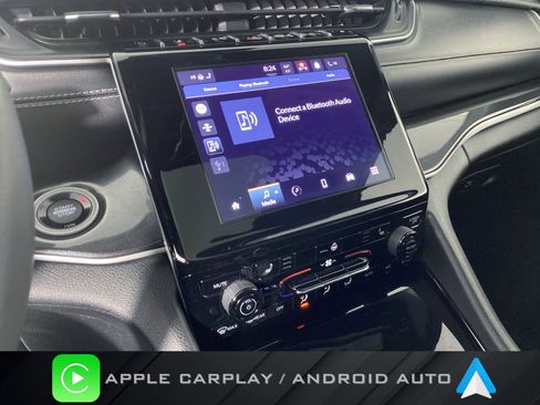 Used 2023 Jeep Grand Cherokee Altitude image 4