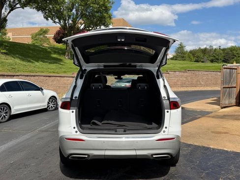 Used 2022 Buick Enclave Premium w/ Experience Buick Package FWD image 4