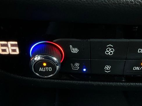 Used 2019 Buick Enclave Avenir w/ Avenir Technology Package image 32