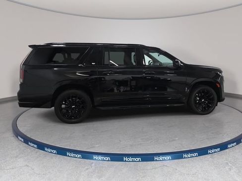 Certified 2022 Cadillac Escalade ESV Sport w/ Touring Package AWD/4WD image 4
