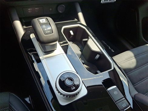 New 2025 Mitsubishi Outlander SE image 7