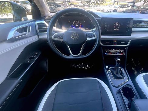 Used 2025 Volkswagen Taos SE w/ Black Wheel Package image 6