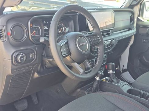 Used 2025 Jeep Wrangler Unlimited Rubicon AWD/4WD image 7