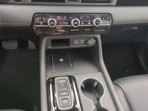Used 2024 Honda Pilot Elite image 18