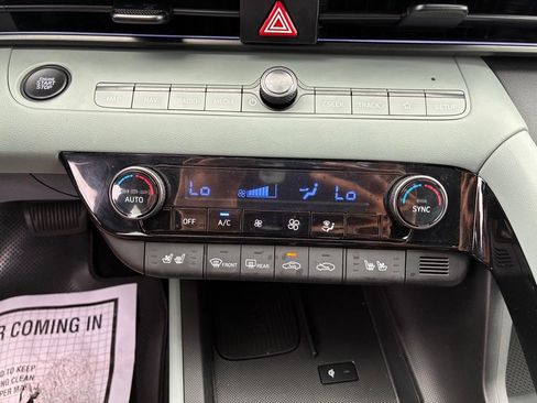 Used 2025 Hyundai Elantra Limited FWD image 33