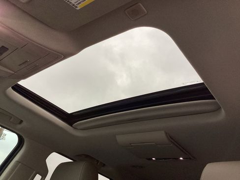 Used 2019 Chevrolet Suburban Premier image 5