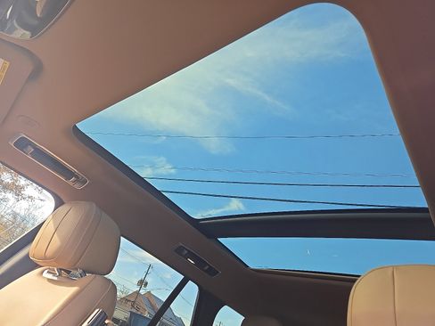 Used 2023 Land Rover Range Rover SE image 14