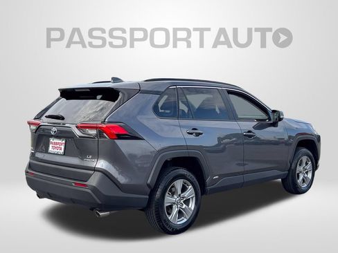 Used 2024 Toyota RAV4 LE AWD/4WD image 8
