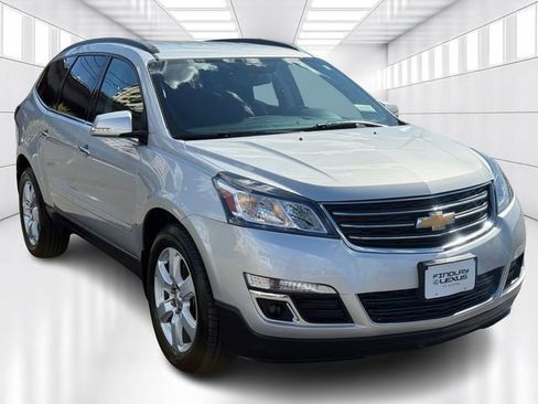 Used 2017 Chevrolet Traverse LT w/ Style and Technology Package AWD/4WD image 3