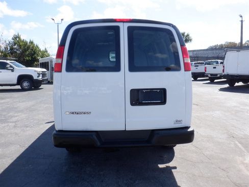 Used 2018 Chevrolet Express 2500 image 4