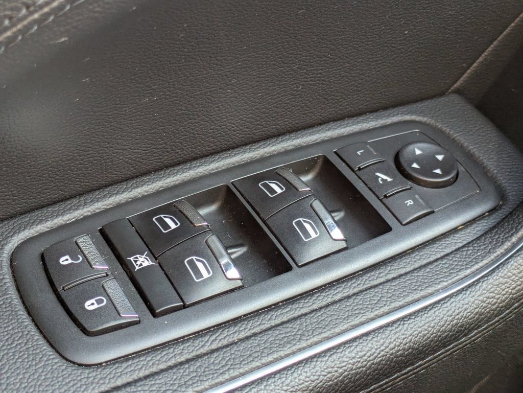 Used 2021 Maserati Levante S AWD/4WD image 37