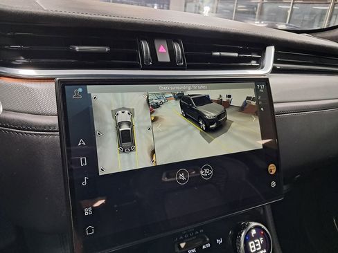 Used 2021 Jaguar F-PACE SVR image 17