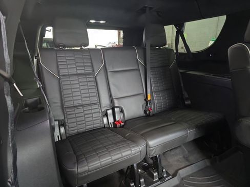 Certified 2023 Cadillac Escalade ESV Sport Platinum image 12