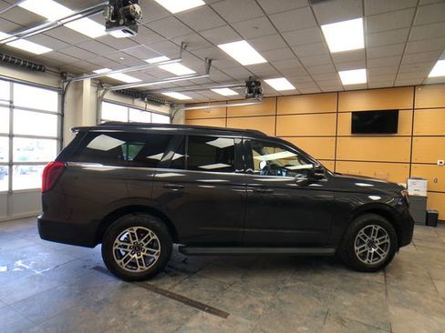 Used 2025 Ford Expedition Active AWD/4WD image 8