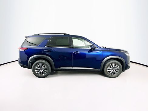 Used 2025 Nissan Pathfinder SV FWD image 10