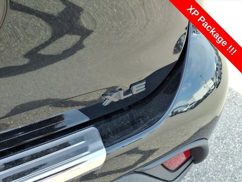 Used 2022 Toyota Highlander XLE image 9