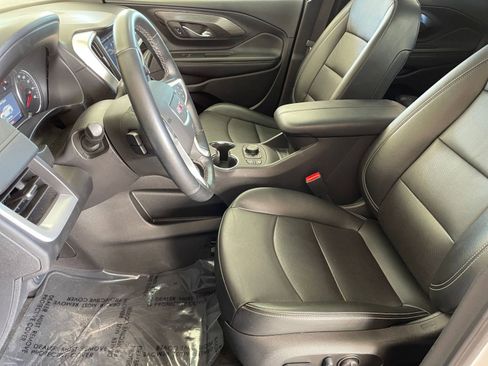Used 2024 GMC Terrain SLT image 27