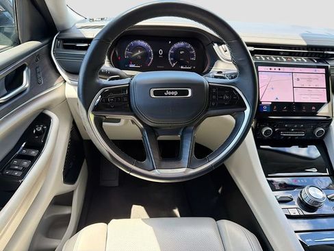 Used 2022 Jeep Grand Cherokee Overland AWD/4WD image 23