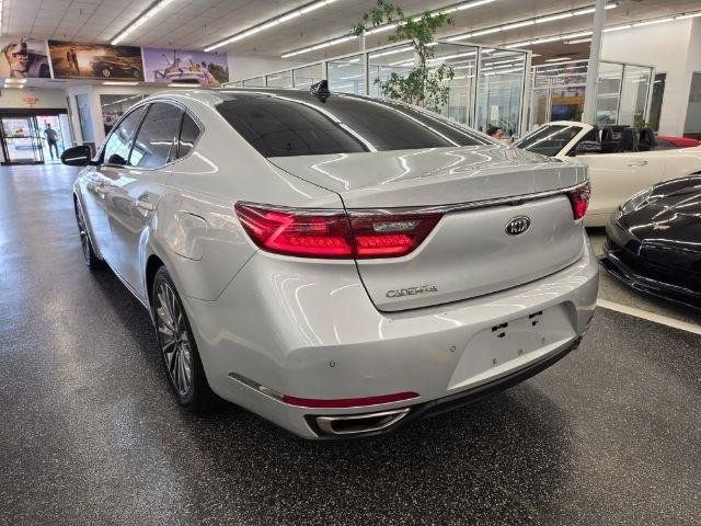 Used 2017 Kia Cadenza Premium w/ Luxury Package FWD image 7