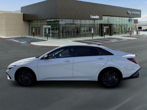 New 2026 Hyundai Elantra SEL FWD image 3