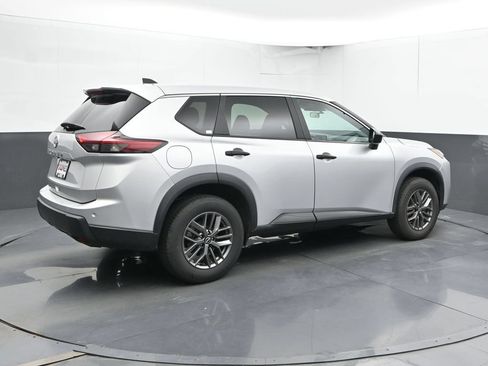 Used 2024 Nissan Rogue S FWD image 3