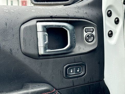 Used 2024 Jeep Wrangler Unlimited Rubicon image 13