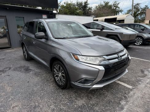 Used 2017 Mitsubishi Outlander ES FWD image 3