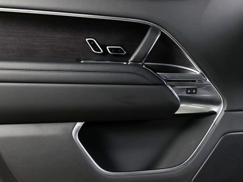 Used 2025 Land Rover Range Rover SE image 25