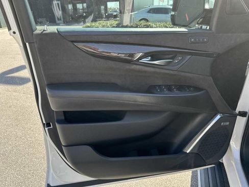 Used 2018 Cadillac Escalade Platinum image 14