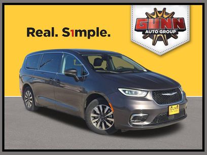 Used 2023 Chrysler Pacifica Touring-L