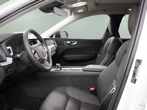 Certified 2025 Volvo XC60 T8 Plus w/ Protection Package Premier AWD/4WD image 17