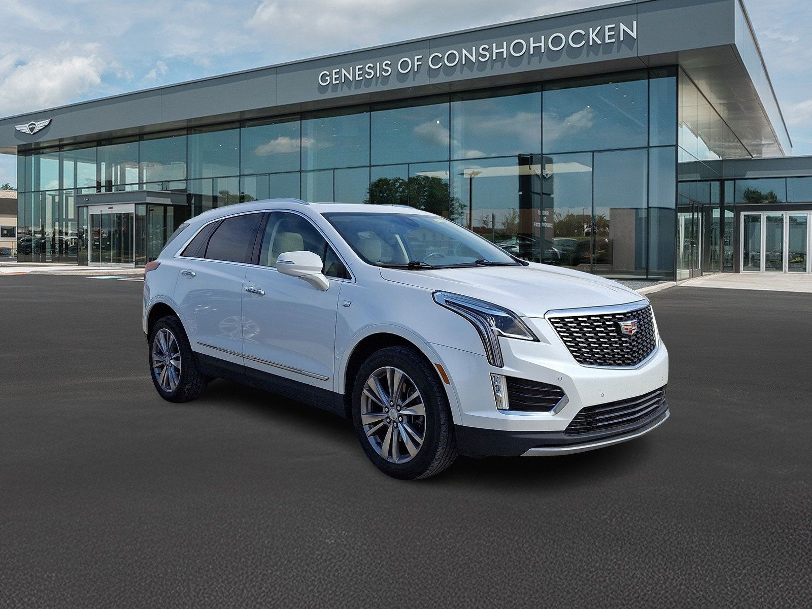Used 2024 Cadillac XT5 Premium Luxury AWD/4WD image 2