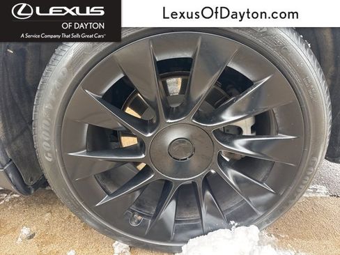 Used 2022 Tesla Model Y Long Range image 30