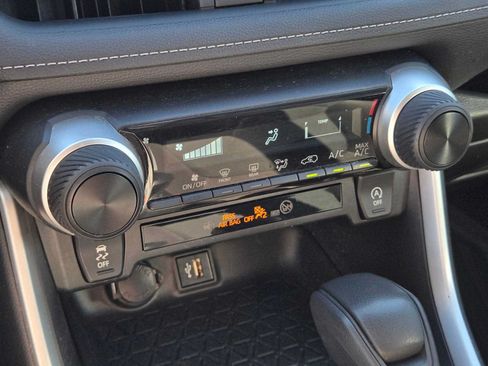 Certified 2023 Toyota RAV4 LE AWD/4WD image 33