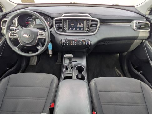 Used 2020 Kia Sorento LX image 19