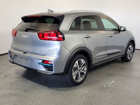 Used 2022 Kia Niro EX FWD image 6