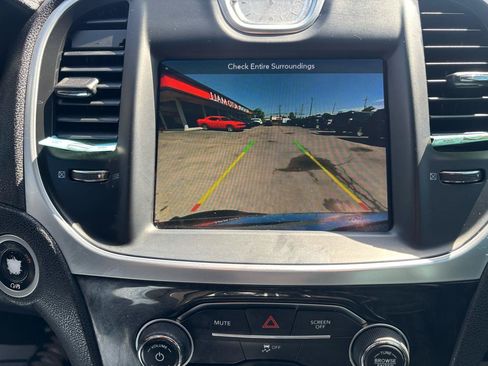 Used 2019 Chrysler 300 Limited RWD image 21