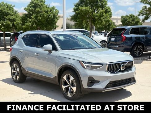 Certified 2025 Volvo XC40 B5 Plus AWD/4WD image 6