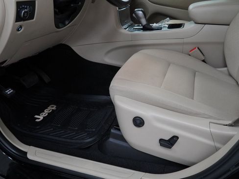 Certified 2022 Jeep Grand Cherokee Laredo E image 39