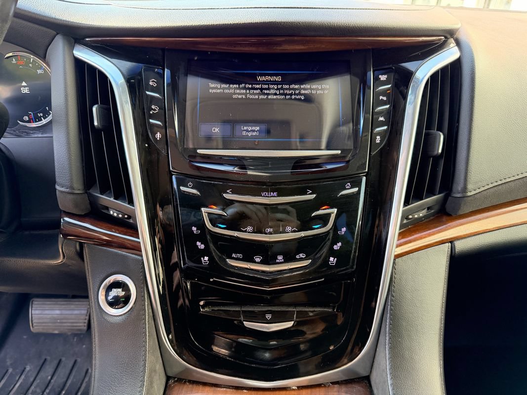Used 2016 Cadillac Escalade Luxury AWD/4WD image 23