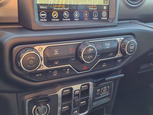 Used 2023 Jeep Gladiator Willys image 20