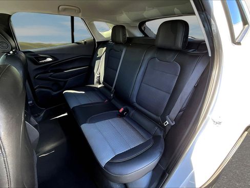 Used 2025 Chevrolet Trax LT w/ LT Convenience Package image 14