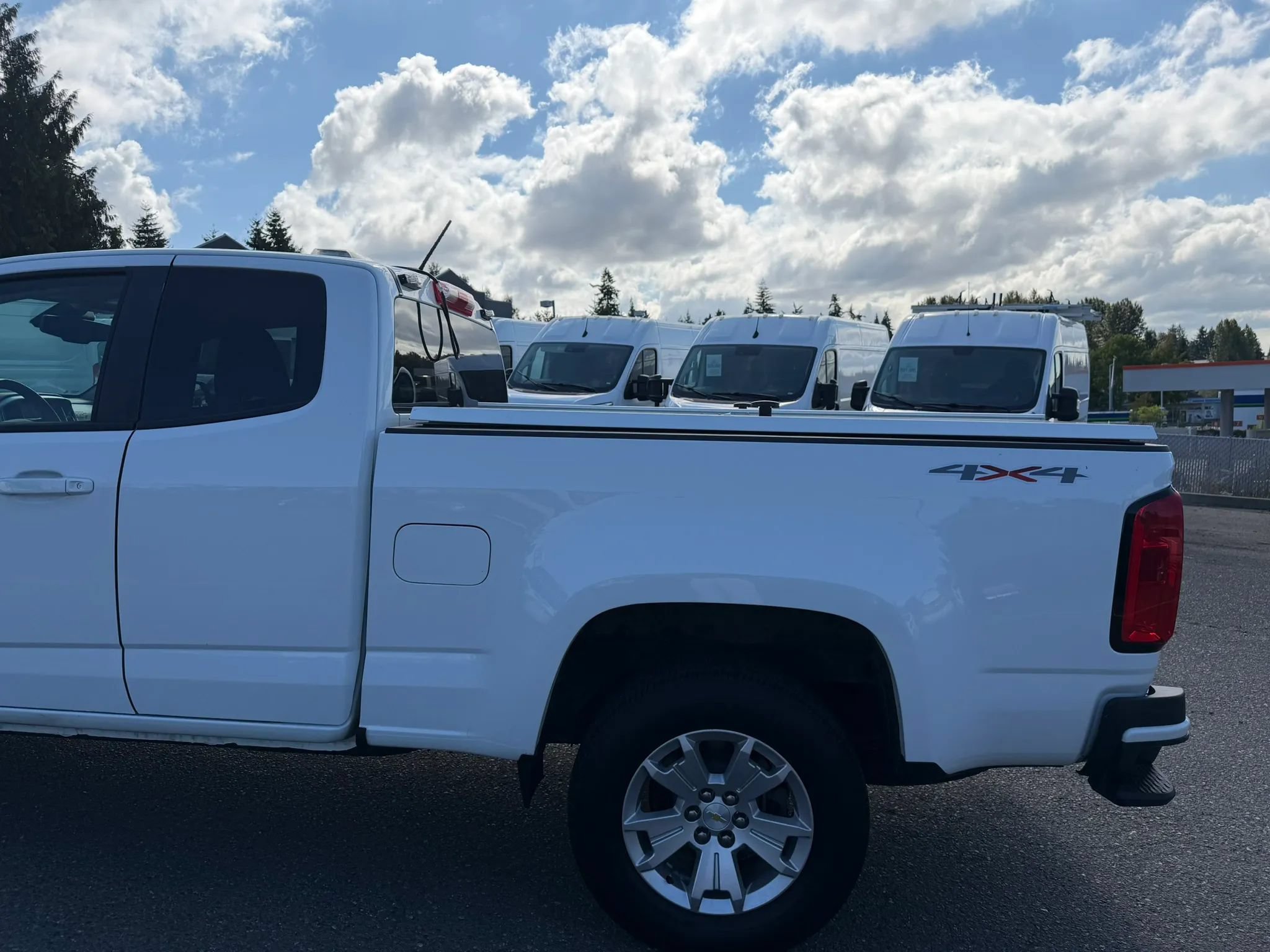 Used 2022 Chevrolet Colorado LT w/ Fleet Safety Package AWD/4WD image 9