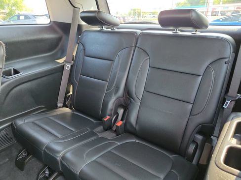 Used 2021 GMC Acadia SLT w/ Technology Package FWD image 17